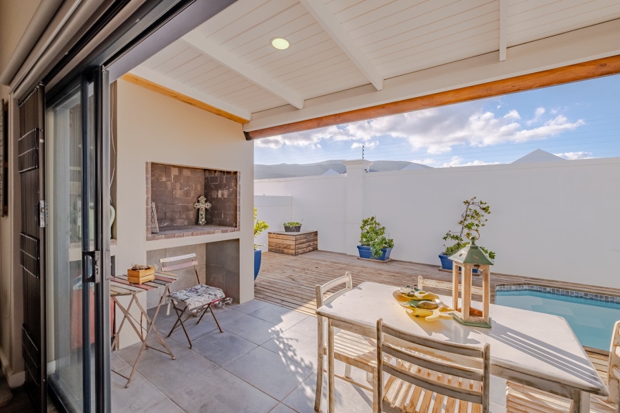 3 Bedroom Property for Sale in Sandbaai Western Cape